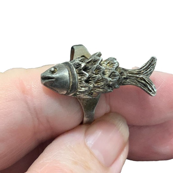 No Brand Jewelry - Sterling Fish Ring with Moving Tail